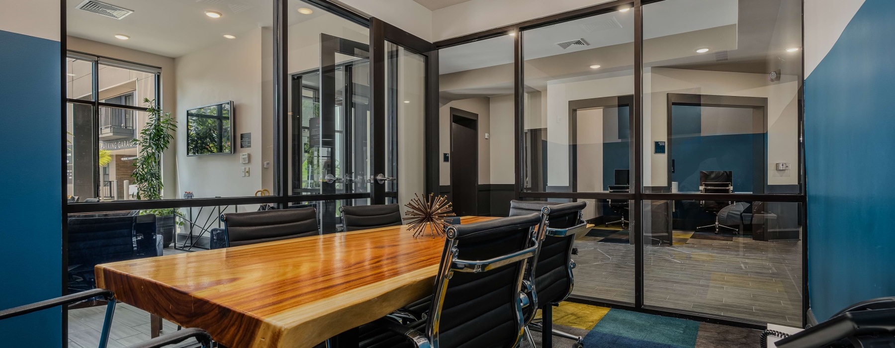 Private conference room and coworking space at Pointe at Polaris apartments in Columbus, OH